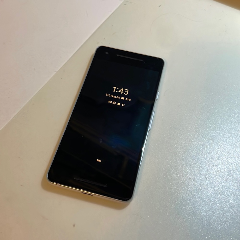 Google pixel 2, low battery capacity, finicky charging port, good condition!